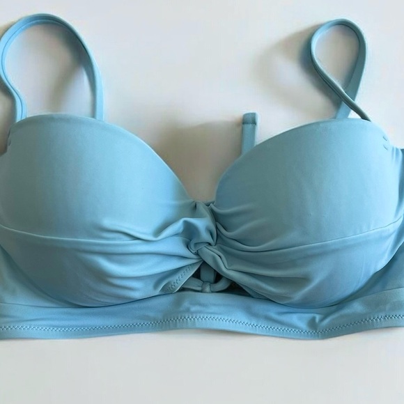 🌻NWOT Shade & Shore light blue Twist-Front keyhole Bikini Top Size 34C - Picture 3 of 9